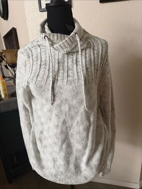 Cozy Marled Light Gray Cowl Neck Sweater with Drawstring